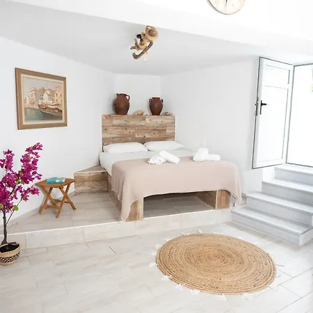 Cycladic Art Dame *